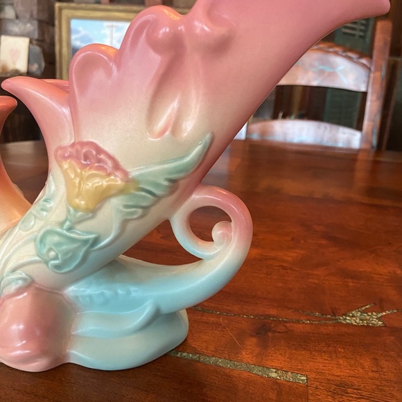Vintage 1940s Hull Pottery Blue/Pink Bow Cornucopia & Vase - Picture 8 of 16